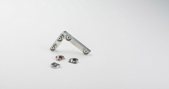 Angle bracket with three clips for spring hinge